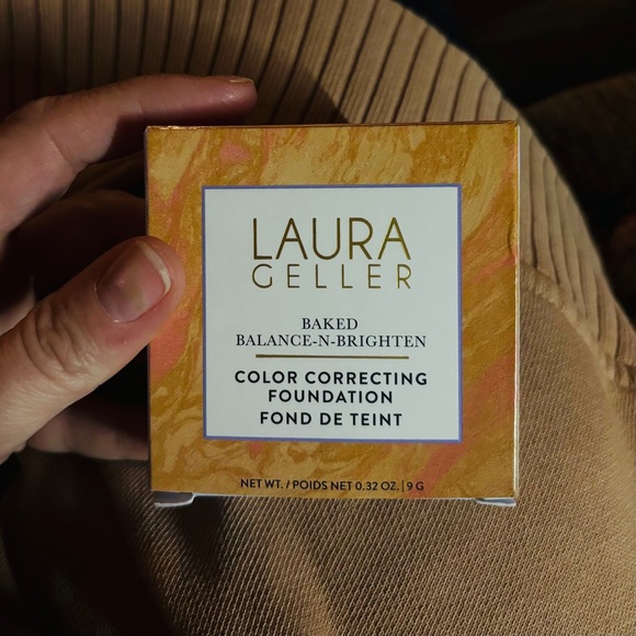 Laura Geller Baked Balance-n-Brighten Color Correcting Foundation - Porcelain - Picture 7 of 11